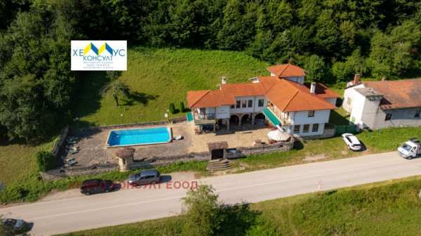 Продава  хотел с. Шипково, област Ловеч
      1281 кв.м