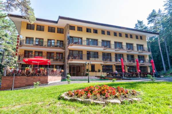 Продава  хотел с. Паничище, област Кюстендил
      2250 кв.м