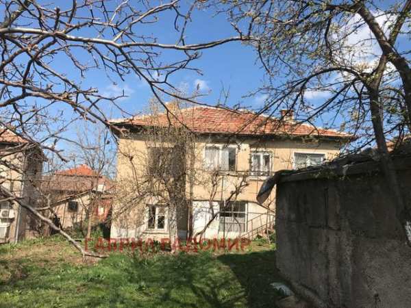 Продава  къща гр. Радомир, област Перник
      160 кв.м