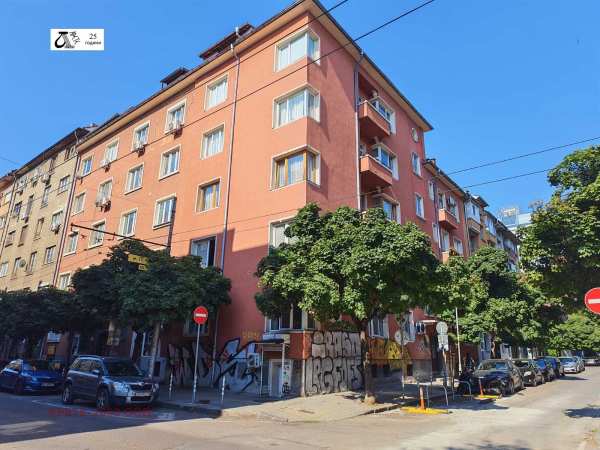 Продава 4-стаен, гр. софия, център