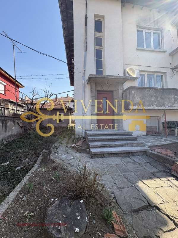 Продава етаж от къща, гр. плевен, широк център