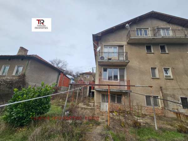 Продава етаж от къща, гр. бобов дол, област кюстендил