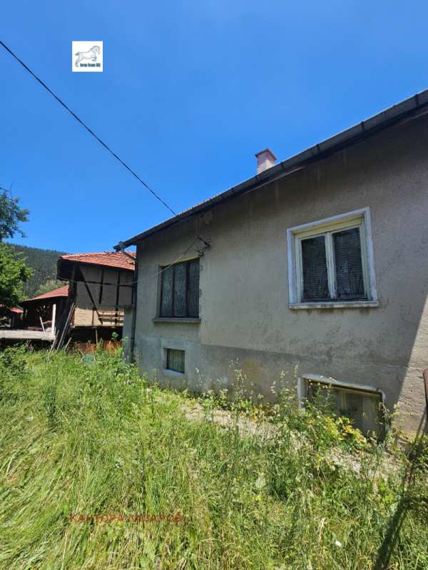 Продава къща, с. говедарци, област софия област