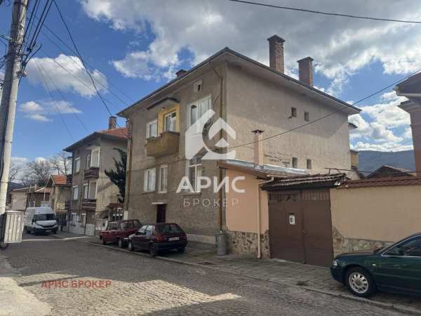 Продава етаж от къща, гр. пещера, област пазарджик