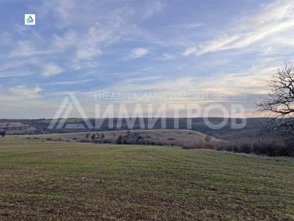 Продава парцел, гр. нови пазар, област шумен