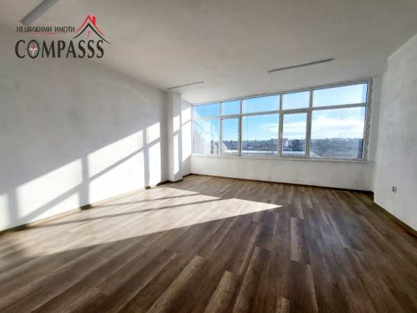 Продава  офис град Добрич, Промишлена зона - Север
      495 кв.м