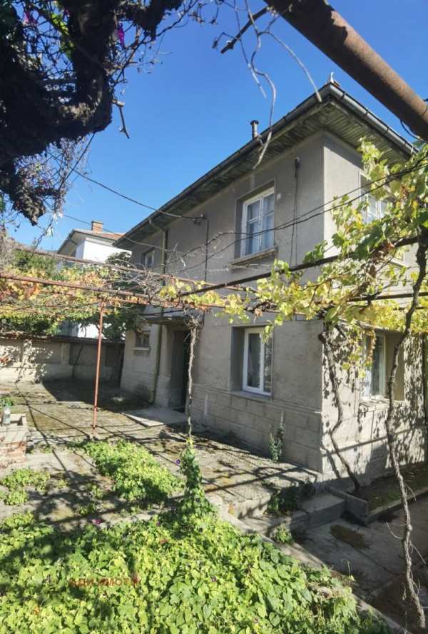 Продава къща, гр. карлово, област пловдив
