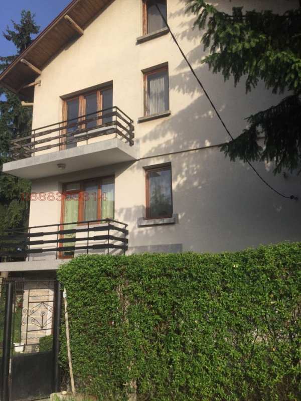 Продава  къща с. Говедарци, област София
      314 кв.м