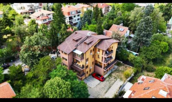 Продава  хотел град София, Карпузица
      1000 кв.м