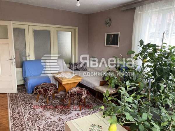 Продава  къща гр. Айтос, област Бургас
      210 кв.м