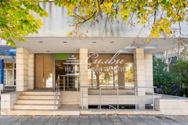 Продава  магазин град Шумен, Център
      135 кв.м