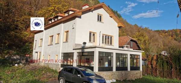 Продава  къща гр. Трявна, област Габрово
      468 кв.м