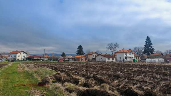 Продава парцел, с. петърч, област софия област
