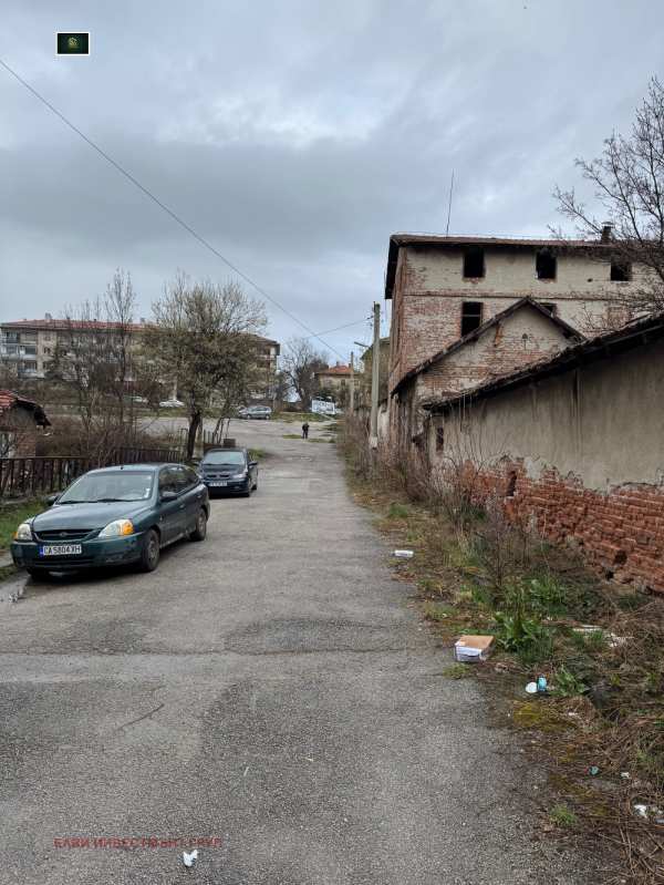 Продава парцел, гр. брезник, област перник
