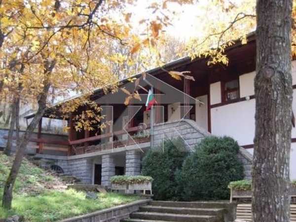 Продава  хотел гр. Елхово, област Ямбол
      1250 кв.м