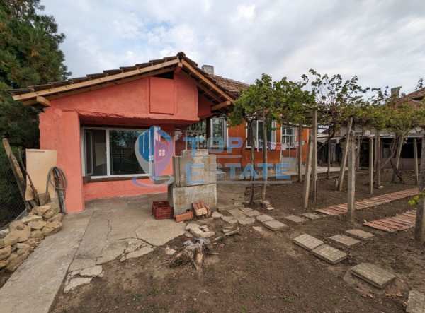 Продава  къща гр. Павликени, област Велико Търново
      100 кв.м