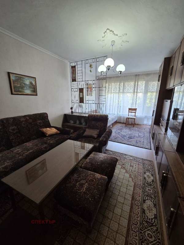 Продава 2-стаен, гр. перник, изток