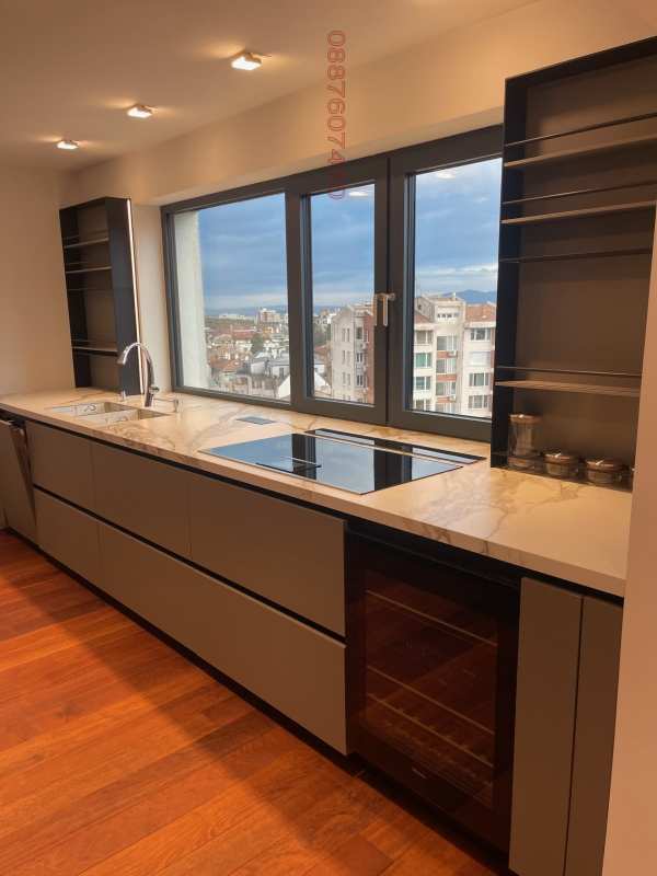 Продава 4-стаен, гр. софия, лозенец