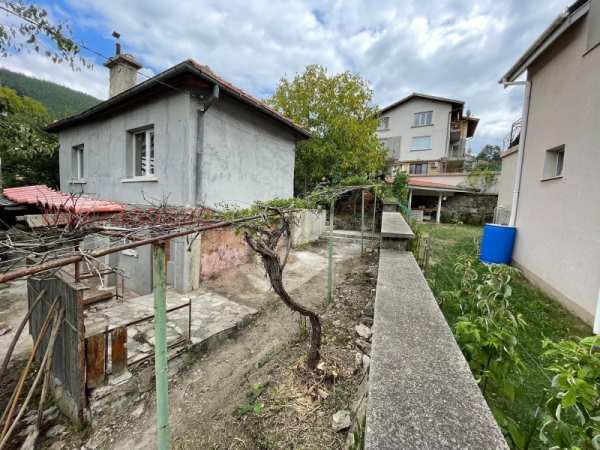 Продава къща, гр. своге, област софия област