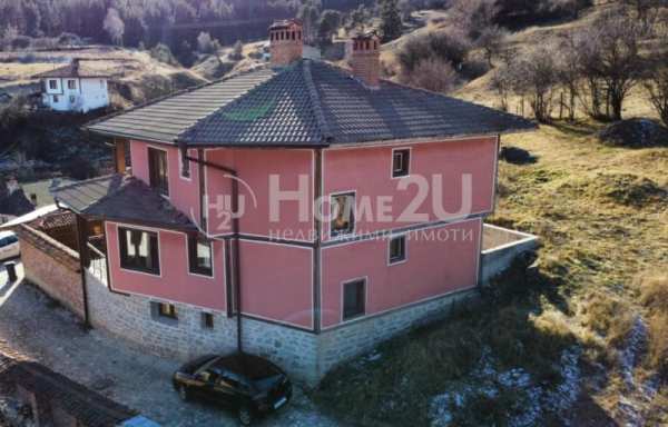 Продава  къща гр. Копривщица, област София
      310 кв.м