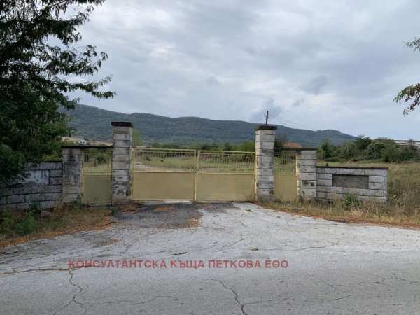 Продава пром. помещение, с. добревци, област ловеч