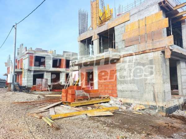 Продава къща, с. гурмазово, област софия област