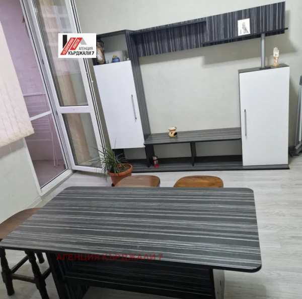 Продава 2-стаен, гр. кърджали, възрожденци