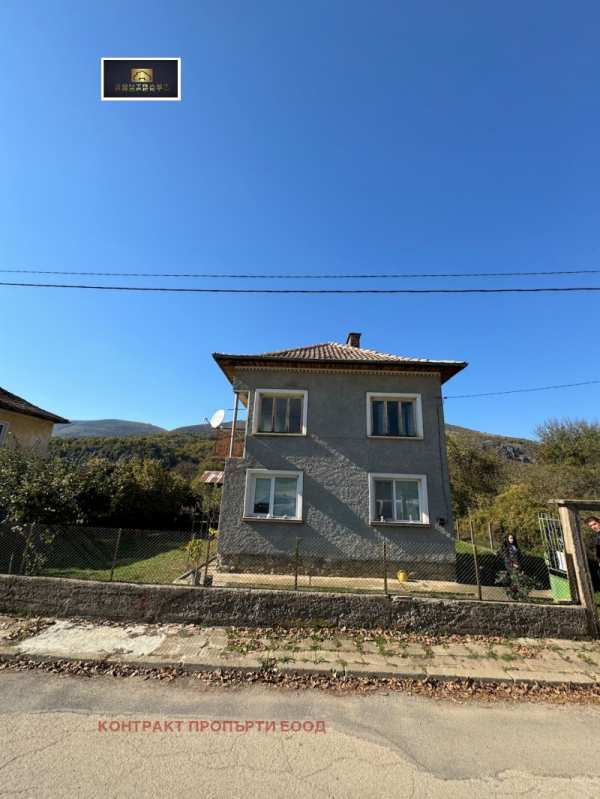 Продава къща, гр. земен, област перник