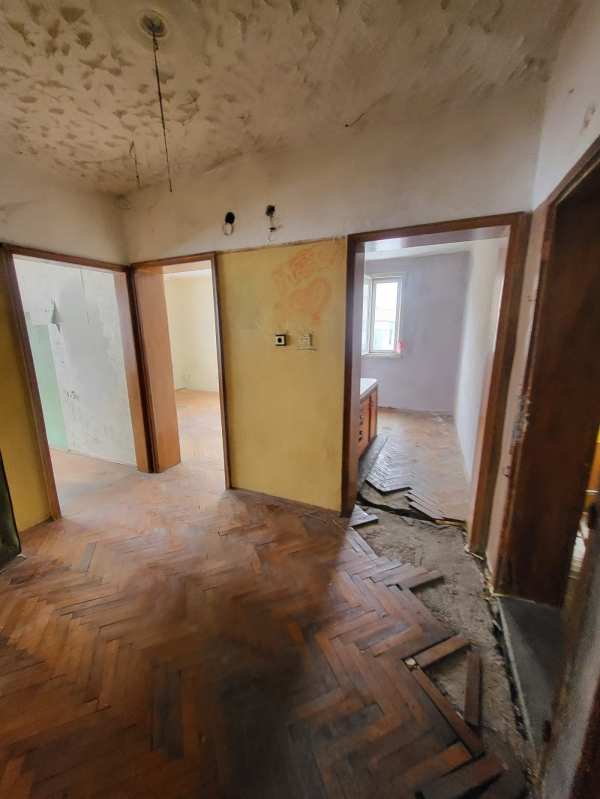 Продава 4-стаен, гр. плевен, идеален център