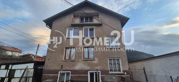 Продава етаж от къща, гр. перник, каменина