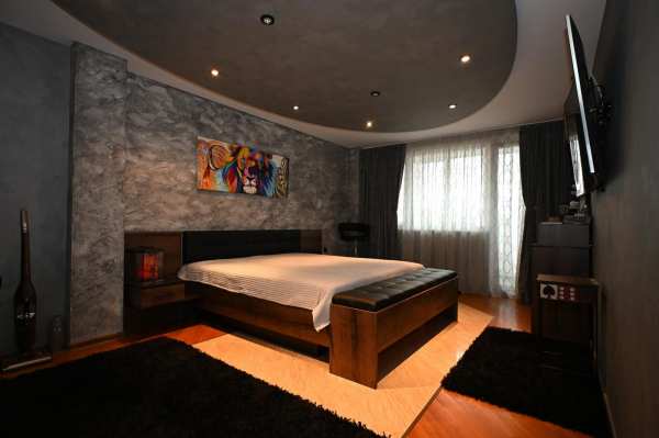 Продава 4-стаен, гр. перник, център