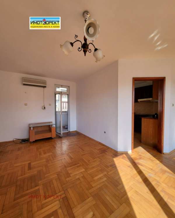 Продава 3-стаен, гр. пазарджик, идеален център