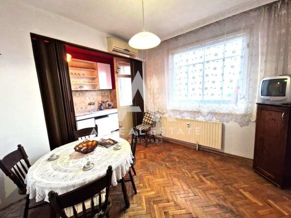 Продава 3-стаен, гр. плевен, широк център