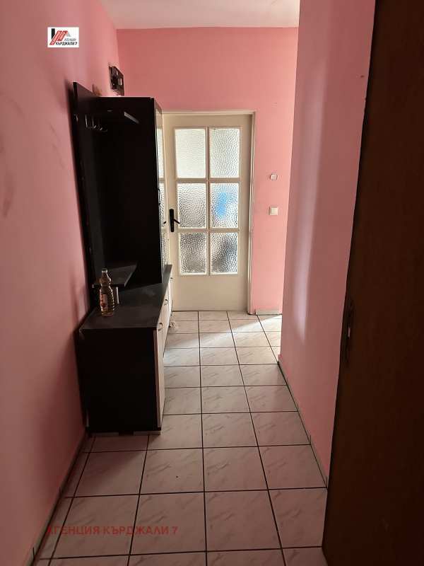 Продава 2-стаен, гр. кърджали, възрожденци