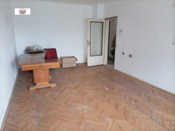 Продава 4-стаен, гр. плевен, широк център