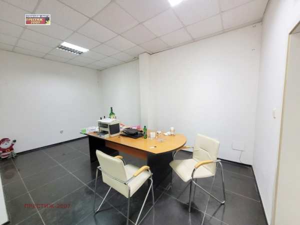 Продава  магазин град Шумен, Център
      80 кв.м