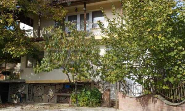 Продава  къща с. Долище, област Варна
      403 кв.м