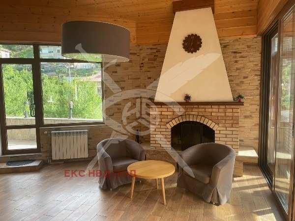 Продава хотел, гр. лъки, област пловдив