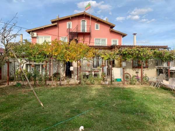 Продава  къща с. Соколово, област Добрич
      204 кв.м