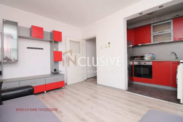 Продава етаж от къща, гр. пазарджик, център