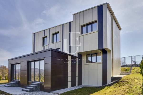 Продава  къща с. Шума, област София
      340 кв.м