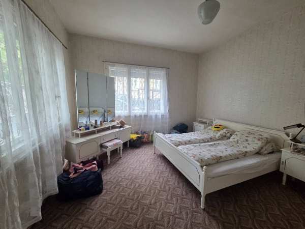 Продава етаж от къща, гр. благоевград, широк център