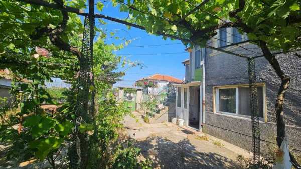 Продава  къща гр. Аксаково, област Варна
      72 кв.м