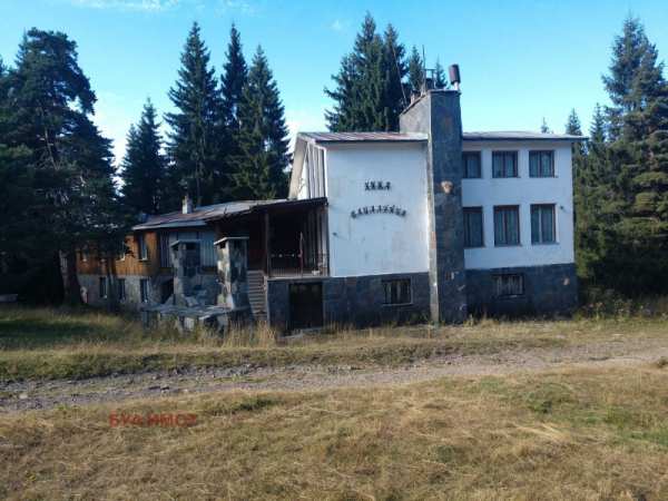 Продава  хотел гр. Чепеларе, област Смолян
      200 кв.м