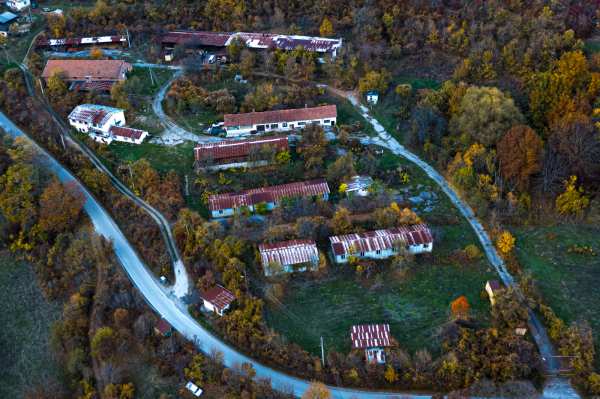 Продава бизнес имот, гр. своге, област софия област