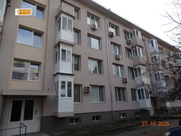 Продава 3-стаен, гр. пазарджик, идеален център