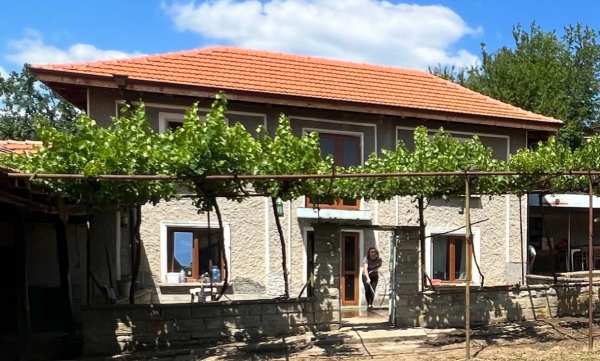 Продава къща, с. веселиново, област шумен