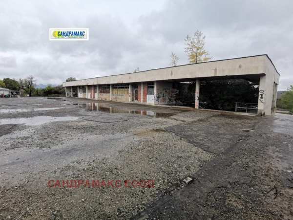 Продава  офис с. Трудовец, област София
      575 кв.м