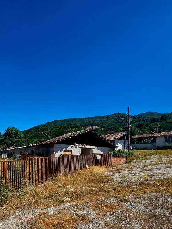 Продава бизнес имот, гр. правец, област софия област