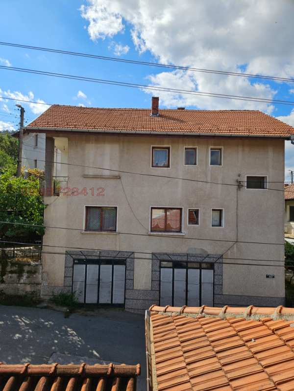 Продава  къща град Кюстендил, Център
      350 кв.м